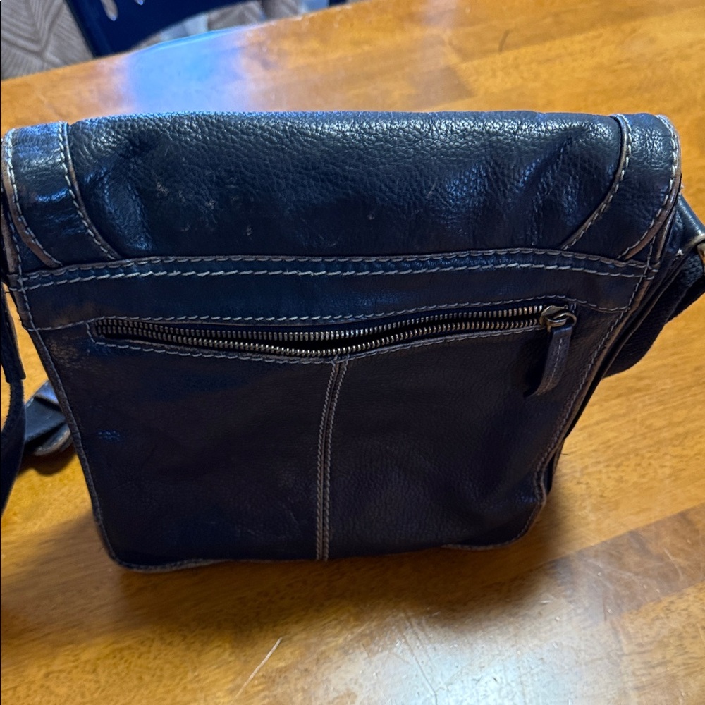 Black Rivet Genuine Leather messenger bag - Picture 6 of 11